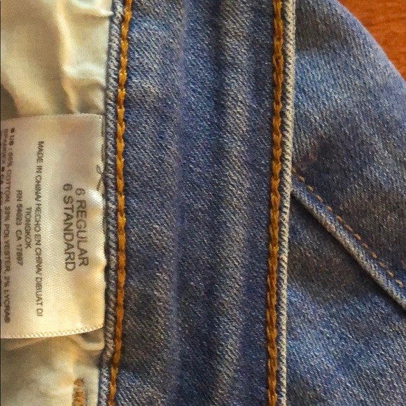 Old Navy Size 6 Jeans - Picture 3 of 4